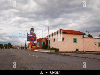 CHEYENNE, WY - Juillet 25, 2018 : Construit en 1936, l'emblématique Wyoming Motel est un exemple du type de plaisir, le kitsch drive-in des motels qui surgirent un Banque D'Images