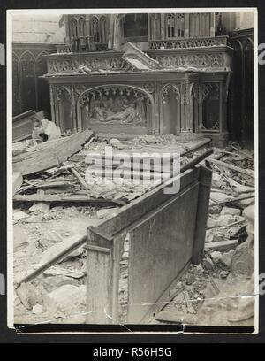 Autel dans une église détruits par des obus allemands [Richebourg, France]. Dossier de l'armée indienne en Europe durant la Première Guerre mondiale. 20e siècle, 6 août 1915. Argentiques. Source : Photo 24/(274). Auteur : Big Sur, H. D. Banque D'Images