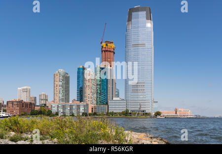 JERSEY CITY, NJ - le 29 septembre 2018 : Jersey City, New Jersey skyline le long de la Rivière Hudson Banque D'Images