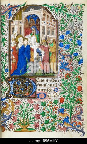 Miniature de la présentation au Temple, avec la Vierge et l'enfant debout avant de Siméon, derrière un autel, avec pleine foliée frontières, au début de l'Aucun de la Vierge. Livre d'heures, l'utilisation de Rome ('Le Dunois heures'). La France, l'Europe centrale (Paris) ; c. 1440 - c. 1450 (après 1436). Source : Yates Thompson 3, f.99. Langue : Français de l'Amérique latine, avec un calendrier. Banque D'Images