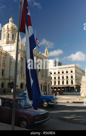 Demi-pendaison drapeau personnel pour la mort de Fidel Castro. 4 décembre 2016 La Havane, Cuba Banque D'Images