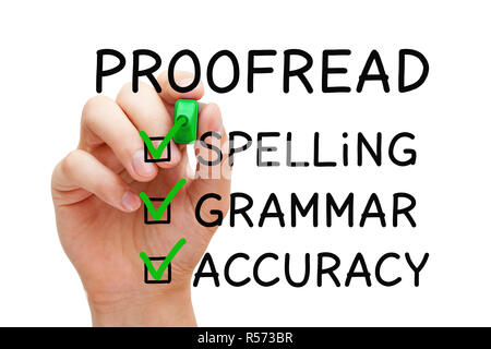 Liste de vérification d'épreuves de remplissage main concept avec les cases cochées sur l'orthographe, la grammaire et l'exactitude. Banque D'Images