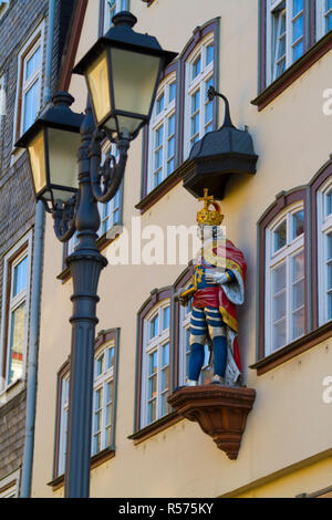 Figure historique sur la façade de la maison Banque D'Images