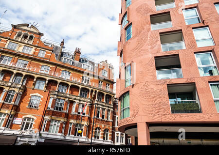 Londres Angleterre,Royaume-Uni,Westminster,Wellington House,bâtiment à usage mixte,façade extérieure,architecture contemporaine,murs tapissés par Georgia Russell,B. Banque D'Images