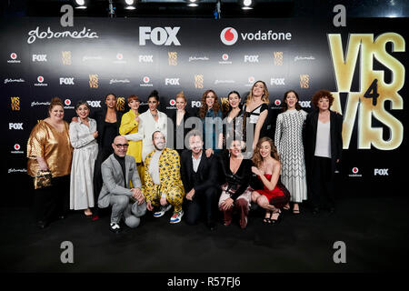 Alberto Velasco, Jésus Castejon, Laura Baena, Benjamin Vicuna, Ruth Diaz, Berta Vazquez, Itziar Castro, Abril Zamora, Zaira Perez, Georgina Amoros, Marta Aledo, Ramiro Blas, Cristina Marcos, Maggie Civantos, Maria Isabel Diaz, Alba Flores et Najwa assister à ma révolution vis a vis saison 4 première mondiale au cinéma Les lumières de la ville de Callao, à Madrid. Banque D'Images