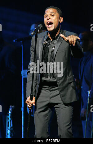 R & B singer Maxwell se produit en concert à l'American Airlines Arena de Miami, le 31 juillet 2009. Banque D'Images