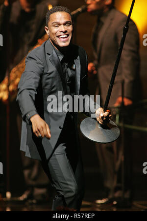 R & B singer Maxwell se produit en concert à l'American Airlines Arena de Miami, le 31 juillet 2009. Banque D'Images