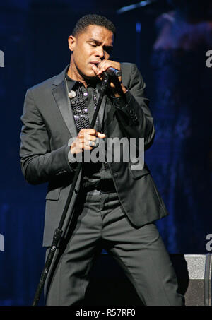 R & B singer Maxwell se produit en concert à l'American Airlines Arena de Miami, le 31 juillet 2009. Banque D'Images