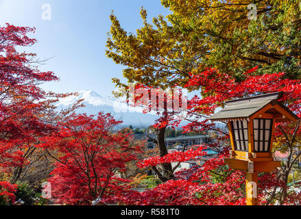 Temple japonais et Fujiyama Banque D'Images