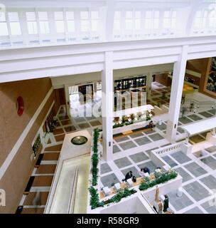 British Library hall d'entrée. [Photographies de la British Library building à St. Vue sur le hall d'entrée du bâtiment de la British Library à St.Pancras. Image réalisée à partir de photographies [de la British Library building à St.Pancras]. . Banque D'Images