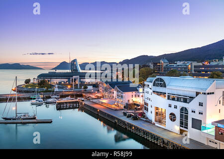 Le Port de Molde au soir, la Norvège. Banque D'Images