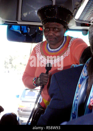 Patricia Matolengwe mémoires des membres de la presse avant d'arriver à la Victoria Mxenge Développement Immobilier à Cape Town, Afrique du Sud Banque D'Images