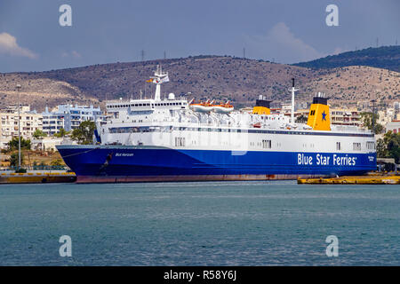 Blue Star Ferries Blue Star Horizon amarrés dans le port de Piraeus Athens Grèce Europe Banque D'Images