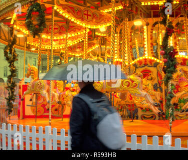 Glasgow, Écosse, Royaume-Uni, 29, Novembre, 2018. UK Weather.Storm avertissements météorologiques Diana continuer car la ville devient très humide avec de fortes pluies et les locaux sont dans la rue. Credit : Gérard ferry/Alamy Live News Banque D'Images