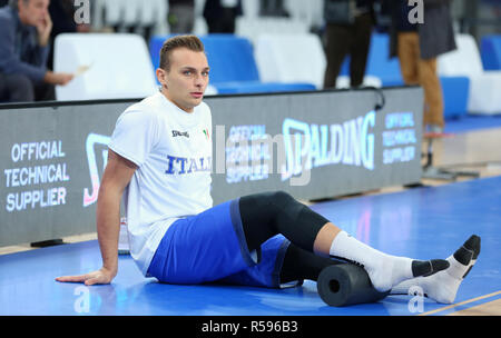 Brescia, Italie. 29 Nov, 2018. Basket-ball de la FIBA du monde : Italie / Lituanie, Brescia, Italie. Stefano Tonut pendant l'échauffement avant le match Crédit : Mickael Chavet/Alamy Live News Banque D'Images