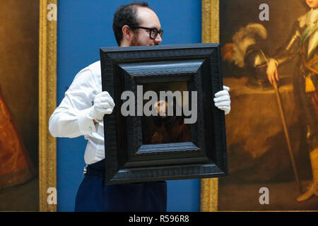 Sothebys. Londres, Royaume-Uni. 30 Nov 2018 - Un technicien détient "étude de la tête et les mains jointes d'un jeune homme que le Christ dans la prière vers 1655' par Vlieger. van Rijn (est £6 000 000 - 8 000 000 €) en face de 'Portrait de Charles II, lorsque le Prince de Galles, 1641, (2 000 000 € est - 3 000 000 €) et 'Portrait de Mary, Princesse royale et la Princesse d'Orange (1641)' par Sir Anthony Van Dyck et Studio (600 000 € est - £800 000). S'étendant sur plus de deux millénaires, les chefs-d'comprenant ancien maître & Peintures britanniques prévisualiser à Sothebys. Credit : Dinendra Haria/Alamy Live News Banque D'Images