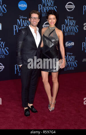 Los Angeles, USA. 29 Nov, 2018. Matthew Morrison et sa femme Renee Puente assistant à la première de "Mary Poppins Disney' au El Capitan Theatre le 29 novembre 2018 à Los Angeles, Californie. Credit : Geisler-Fotopress GmbH/Alamy Live News Banque D'Images