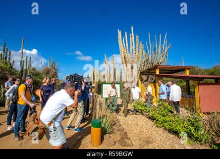 La princesse Beatrix des Pays-Bas à Washington Slagbaai National Park, le 30 novembre 2018, pour visiter l'Aloe Four, Salina, Matijs Chikitu Playa Playa Kokolishi Seru Grandi et dans le parc, au 2ème d'une visite de 3 jours à Bonaire Photo : Albert Nieboer/ Pays-Bas OUT/Point de vue OUT | Banque D'Images