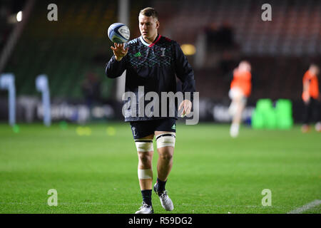Londres, Royaume-Uni. 30Th Nov, 2018. Alex dans Dombrandt réchauffer avant-match au cours de match de première division Gallagher entre Harlequins et Exeter Chiefs à Twickenham Stoop le Vendredi, 30 novembre 2018. Londres en Angleterre. (Usage éditorial uniquement, licence requise pour un usage commercial. Aucune utilisation de pari, de jeux ou d'un seul club/ligue/dvd publications.) Crédit : Taka G Wu/Alamy News Banque D'Images