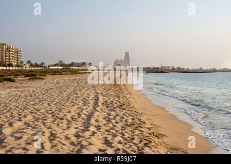 Al Hamra Village plage au coucher du soleil Banque D'Images