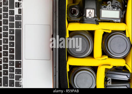 Du matériel photographique professionnel Portable, protégée dans une valise haute résistance, prêt à voyager. Comprend l'ordinateur portable. Banque D'Images