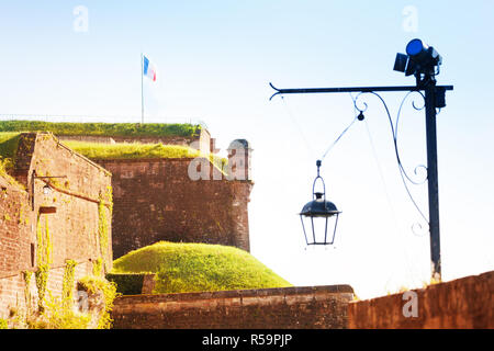 Des tours et des murailles de la citadelle Vauban à Belfort, France Banque D'Images