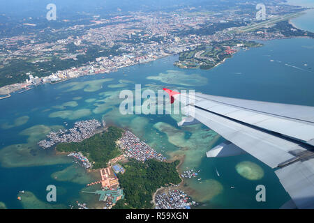 Vue aérienne de Kota Kinabalu, Sabah et l'île de Gaya Banque D'Images