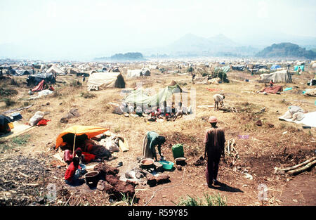 1994 - Photo de la camp de réfugiés de Kibumba à Goma au Zaïre. Environ 1,2 million de réfugiés rwandais ont fui au Zaïre après une guerre civile a éclaté dans leur pays. Banque D'Images