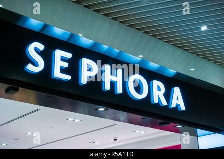 12 septembre 2017, Bucarest, Roumanie - logo Sephora au-dessus du magasin dans le nouveau centre commercial véranda Banque D'Images