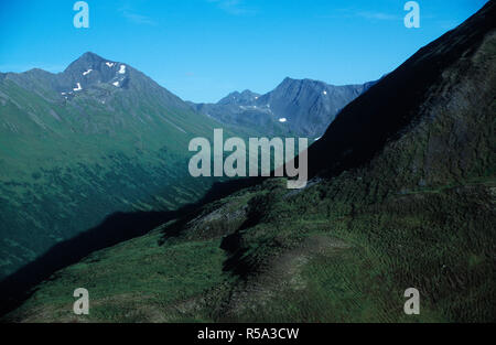 L'île Kodiak est une grande île sur la côte sud de l'Alaska, séparée de la partie continentale de l'Alaska par le détroit Shelikof. Banque D'Images