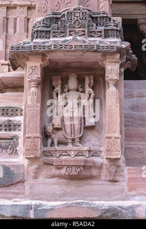 Sculpture de dieu Hindou dans le mur de temple de Mandore Banque D'Images