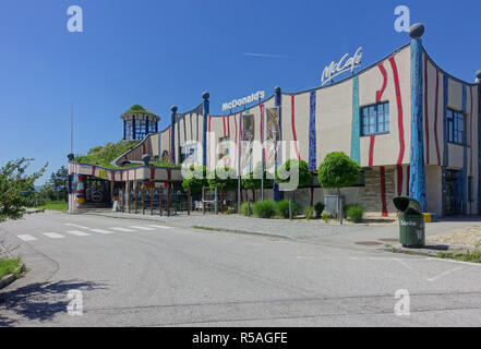 Hundertwasser-Autobahnrasthaus Bad Fischau Friedensreich Hundertwasser 1989-1990 2721 Bad Fischau, Österreich Banque D'Images