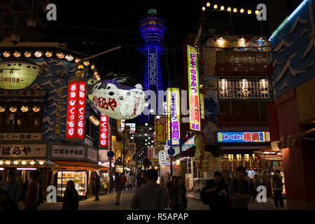 Shinsekai, un quartier ancien situé à côté du centre-ville d'Osaka du 'Minami' salon d'Osaka, au Japon. Photo par Akira Suemori Banque D'Images