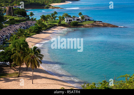 Caraïbes, Antigua-et-Barbuda, la tortue imbriquée et plage resort Banque D'Images