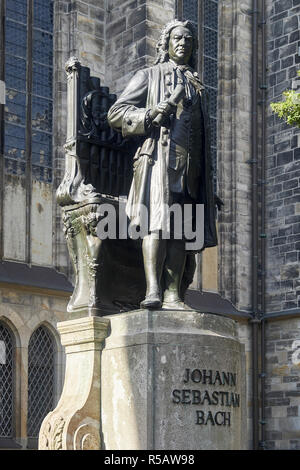 Monument à Bach avant de la Thomaskirche à Leipzig, Saxe, Allemagne Banque D'Images