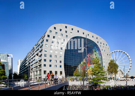 Rotterdam, Pays-Bas - 18 septembre 2018 : l'extérieur de la célèbre markthal ou halle à Rotterdam Banque D'Images