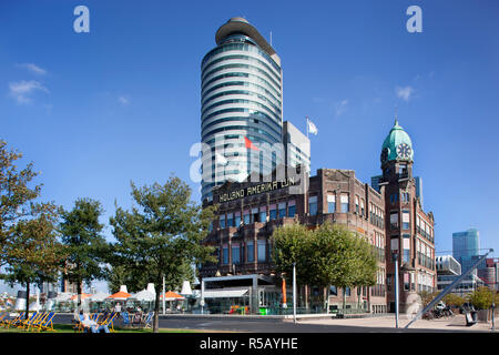 Rotterdam, Pays-Bas - 18 septembre 2018 : le célèbre Hôtel New York sur la rive sud à Rotterdam Banque D'Images