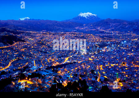Le mont Illimani, Andes, Templo Andino Jach'a Apacheta Mirador, vues de La Paz à partir de El Alto, Bolivie Banque D'Images