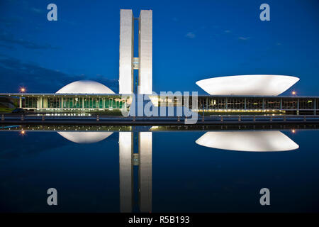 Brésil, Département Federal-Brasilia, Brasilia, Congrès national du Brésil, conçu par Oscar Niemeyer Banque D'Images