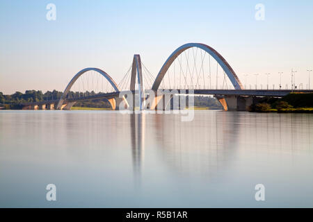Brésil, Département Federal-Brasilia, Brasilia, le lac do Paranoa - Lago do Paranoa, Juscelino Kubitschek bridge Banque D'Images