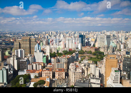 Brésil, Sao Paulo, Sao Paulo, vue sur le centre-ville de la Banespa Building, à l'égard de Praca de Se - Place de la Cathédrale Banque D'Images