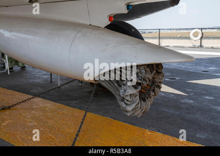 Flexible de carburant (ou drogue) sur un EKA-3 Skywarrior, avions de guerre électronique et de ravitaillement, le USS Midway Museum, San Diego, California, United States. Banque D'Images