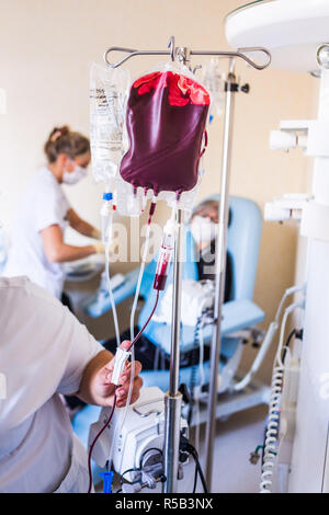 Département d'oncologie, cancer chez le patient recevant une chimiothérapie en hôpital de jour, France, Banque D'Images