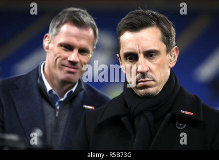 Sky Sports Experts Jamie Ryan (à gauche) et Gary Neville lors de la Premier League match à Cardiff City Stadium. ASSOCIATION DE PRESSE Photo. Photo date : vendredi 30 novembre, 2018. Voir l'ACTIVITÉ DE SOCCER histoire de Cardiff. Crédit photo doit se lire : Nick Potts/PA Wire. RESTRICTIONS : EDITORIAL N'utilisez que pas d'utilisation non autorisée avec l'audio, vidéo, données, listes de luminaire, club ou la Ligue de logos ou services 'live'. En ligne De-match utilisation limitée à 120 images, aucune émulation. Aucune utilisation de pari, de jeux ou d'un club ou la ligue/dvd publications. Banque D'Images