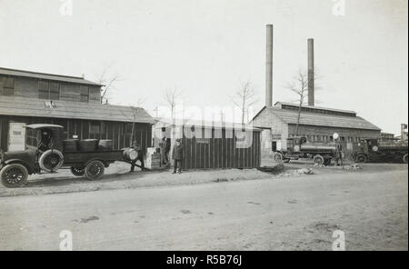 La guerre des industries - l'essence - La Standard Oil Company de camions des livraisons d'essence et d'huiles aux stations à Camp Devens, Massachusetts ca. 1915-1920 Banque D'Images