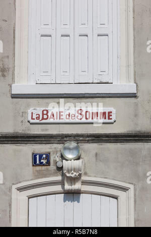 France, Picardie, département de la Somme, Le Crotoy, Baie de Somme resort town, La Baie de Somme signer sur la construction Banque D'Images