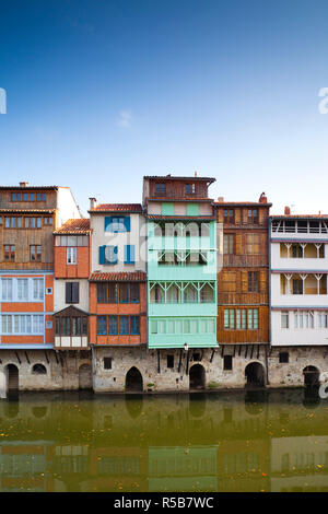 France, Région Midi-Pyrénées, Tarn, Castres, quai des Jacobins, maisons médiévales sur l'Agout Banque D'Images