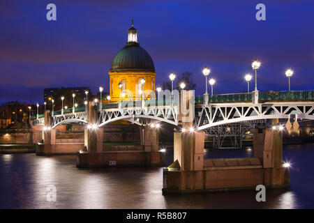 France, Région Midi-Pyrénées, Département, Toulouse, Pont Pont St-Pierre et la coupole de l'hôpital de la Grave Banque D'Images