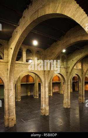 France, région Aquitaine, Département de la Gironde, Bordeaux, CAPC, Musée d'art contemporain situé dans l'entrepôt de laine, de l'intérieur Banque D'Images