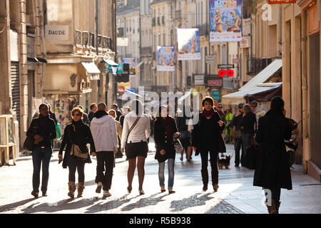 France, Languedoc-Roussillon, Hérault, Montpellier, Ministère des piétons sur la rue de la Loge Banque D'Images